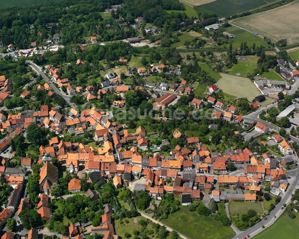 Luftaufnahme Hornburg - Dorfkern am Feldrand in Hornburg im Bundesland Niedersachsen, Deutschland