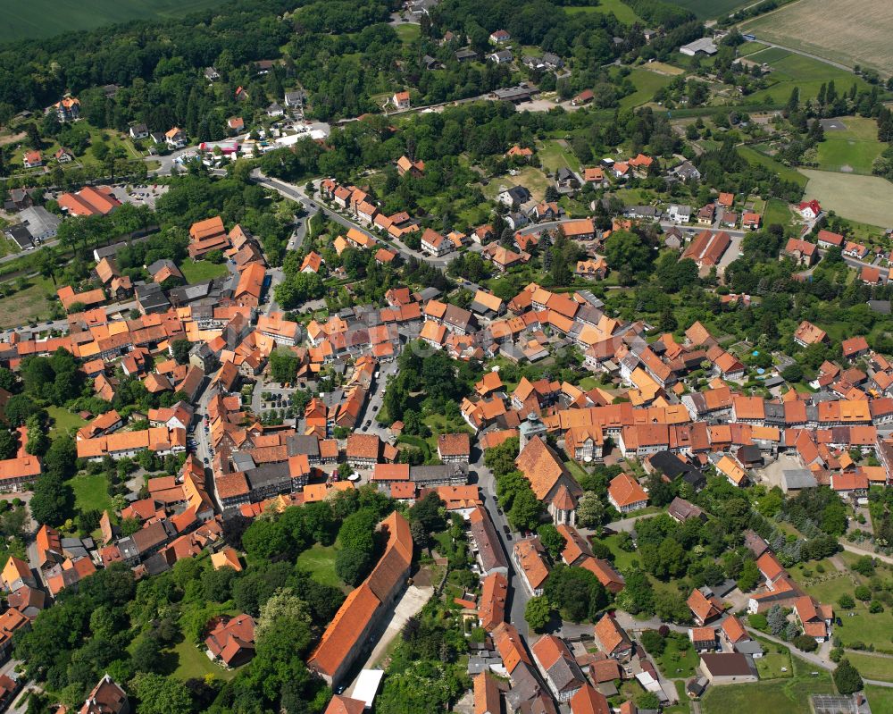 Hornburg von oben - Dorfkern am Feldrand in Hornburg im Bundesland Niedersachsen, Deutschland