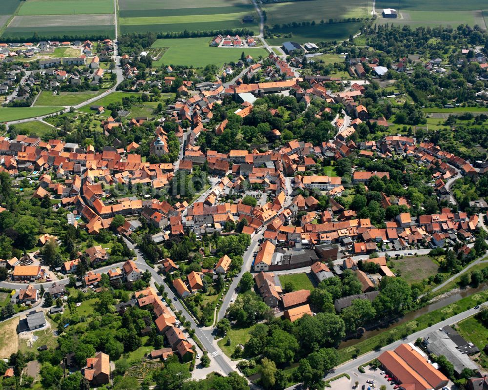 Luftaufnahme Hornburg - Dorfkern am Feldrand in Hornburg im Bundesland Niedersachsen, Deutschland