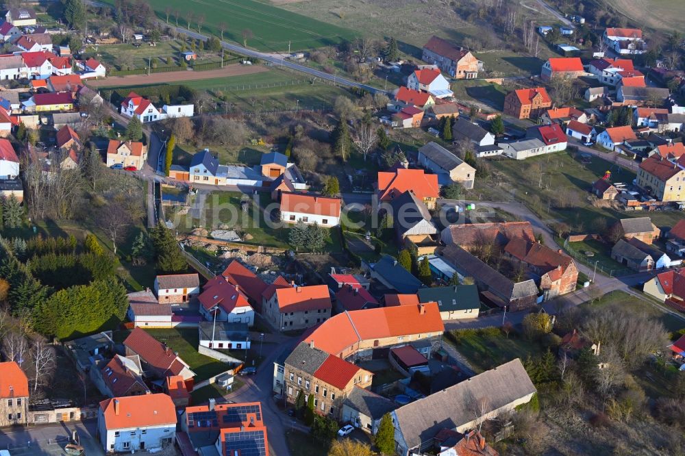 Luftaufnahme Hornburg - Dorfkern am Feldrand in Hornburg im Bundesland Sachsen-Anhalt, Deutschland