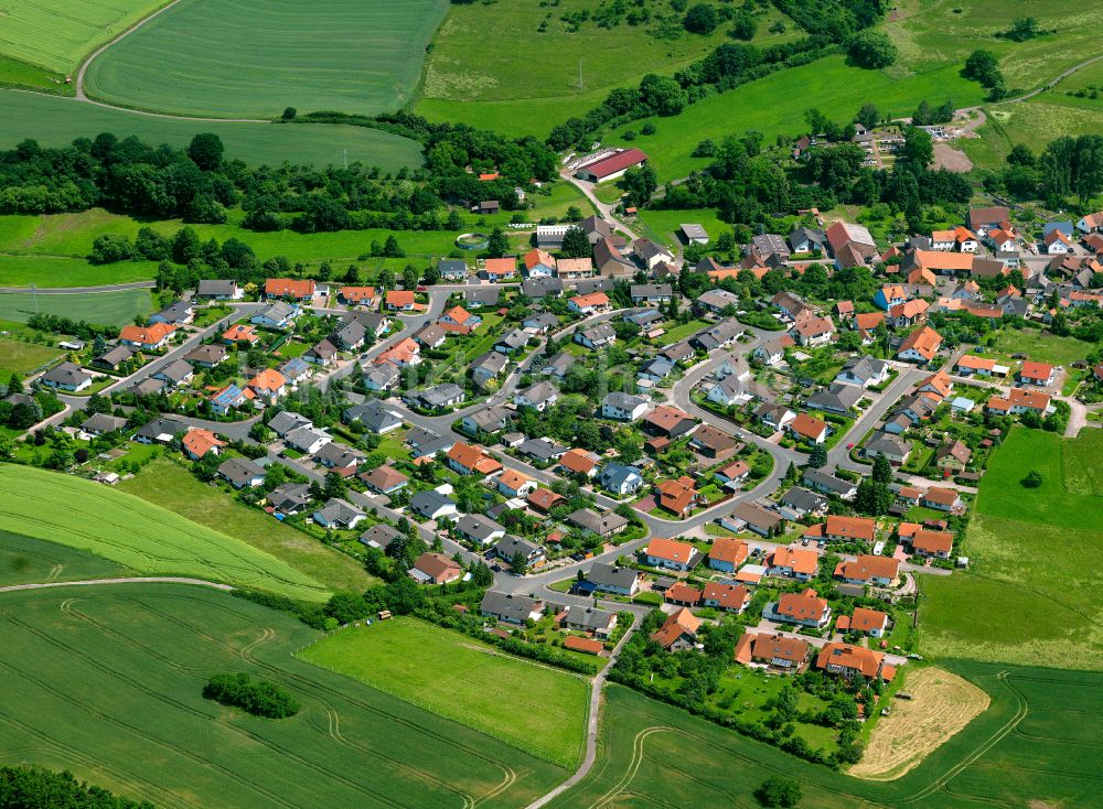 Luftaufnahme Höringen - Dorfkern am Feldrand in Höringen im Bundesland Rheinland-Pfalz, Deutschland