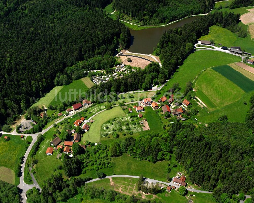 Luftaufnahme Hüttenbühl - Dorfkern am Feldrand in Hüttenbühl im Bundesland Baden-Württemberg, Deutschland