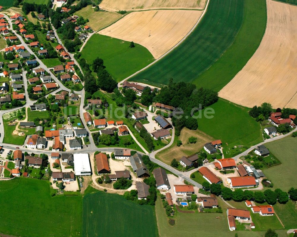 Luftbild Huldsessen - Dorfkern am Feldrand in Huldsessen im Bundesland Bayern, Deutschland