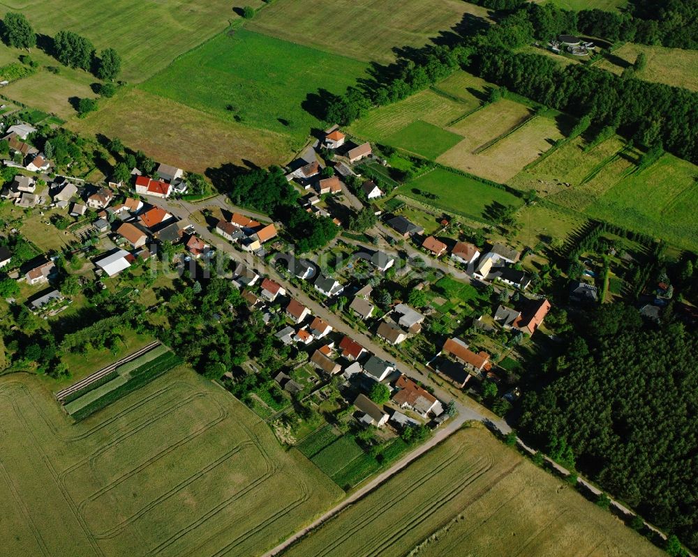 Luftbild Hundeluft - Dorfkern am Feldrand in Hundeluft im Bundesland Sachsen-Anhalt, Deutschland