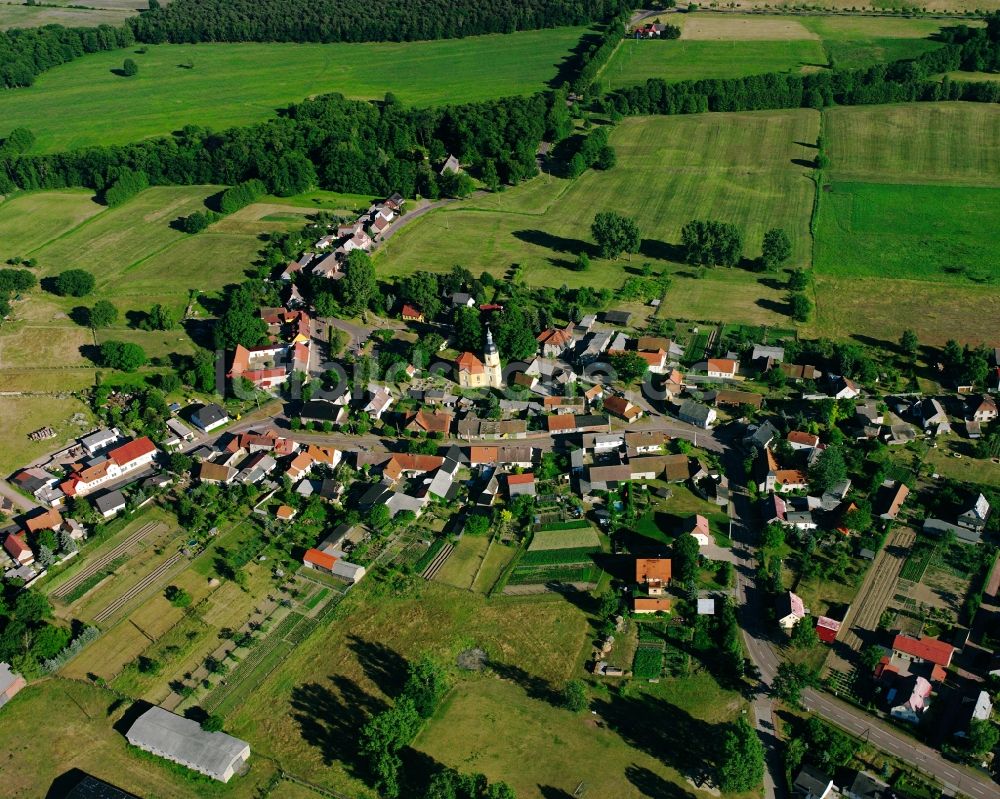 Luftaufnahme Hundeluft - Dorfkern am Feldrand in Hundeluft im Bundesland Sachsen-Anhalt, Deutschland