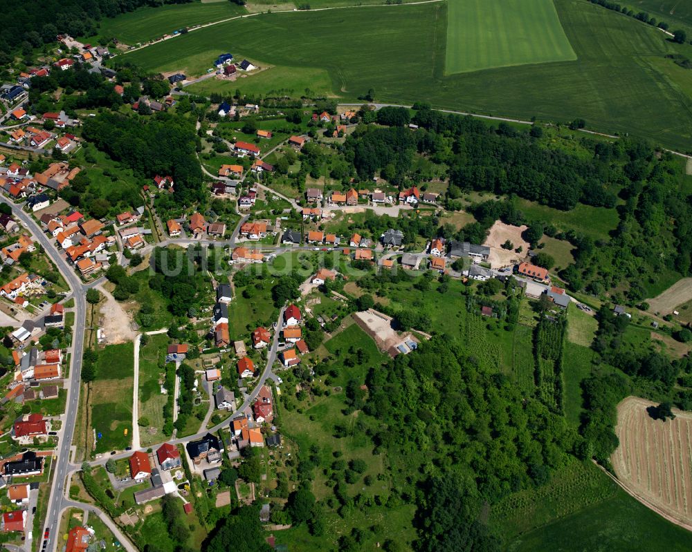 Hundeshagen von oben - Dorfkern am Feldrand in Hundeshagen im Bundesland Thüringen, Deutschland