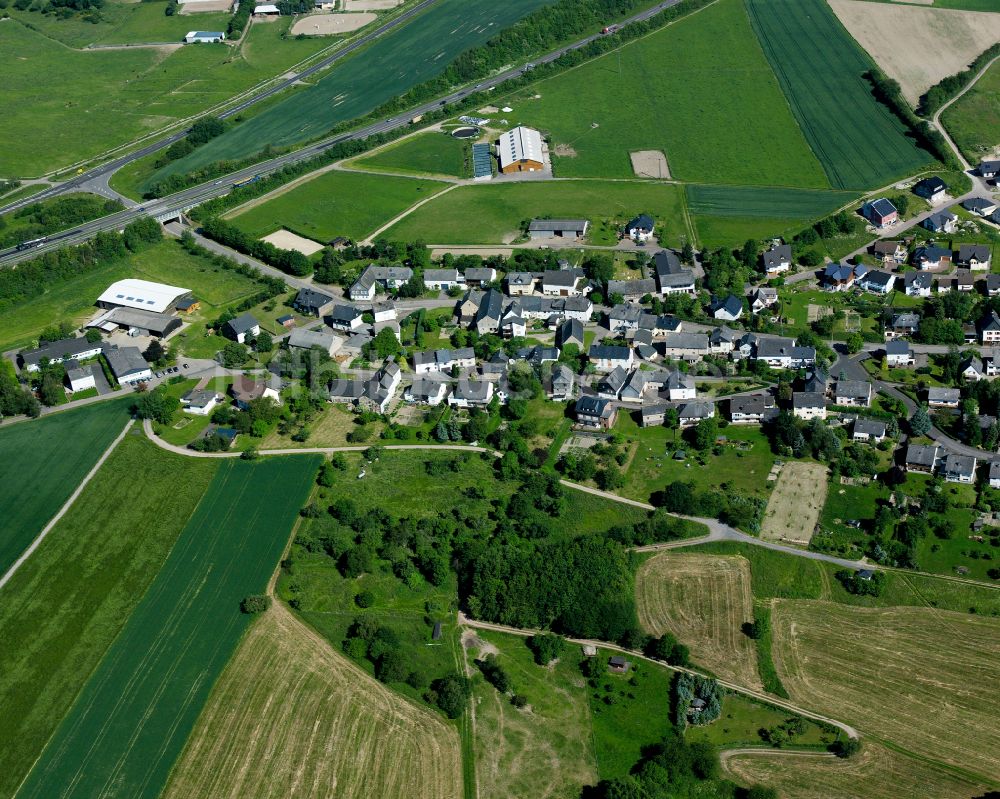 Luftbild Hungenroth - Dorfkern am Feldrand in Hungenroth im Bundesland Rheinland-Pfalz, Deutschland