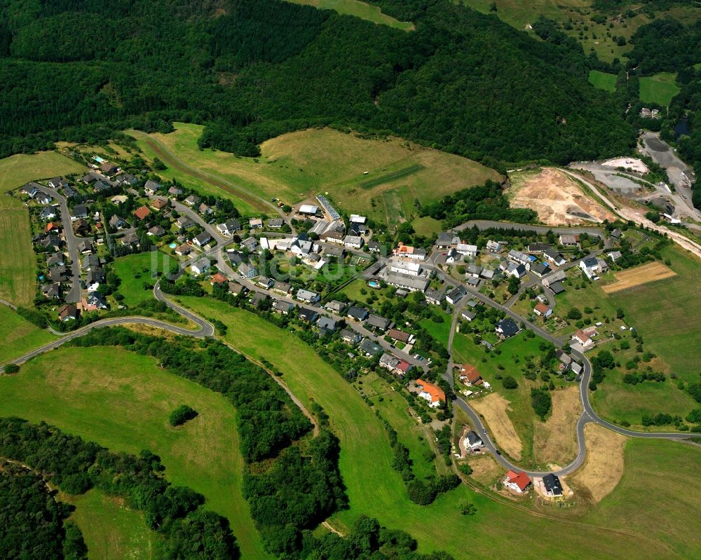 Idar von oben - Dorfkern am Feldrand in Idar im Bundesland Rheinland-Pfalz, Deutschland