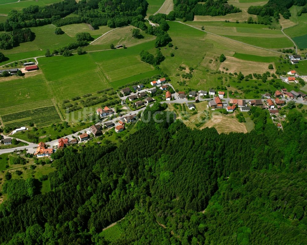 Luftaufnahme Indlekofen - Dorfkern am Feldrand in Indlekofen im Bundesland Baden-Württemberg, Deutschland