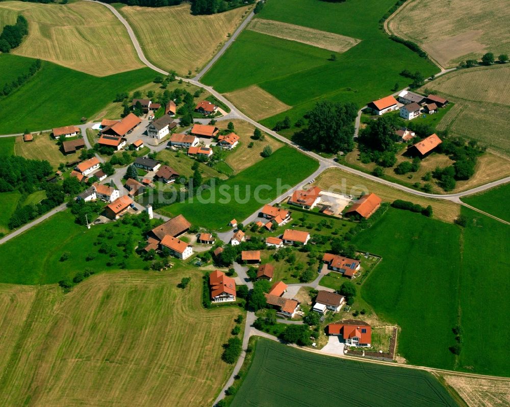 Luftaufnahme Irensfelden - Dorfkern am Feldrand in Irensfelden im Bundesland Bayern, Deutschland