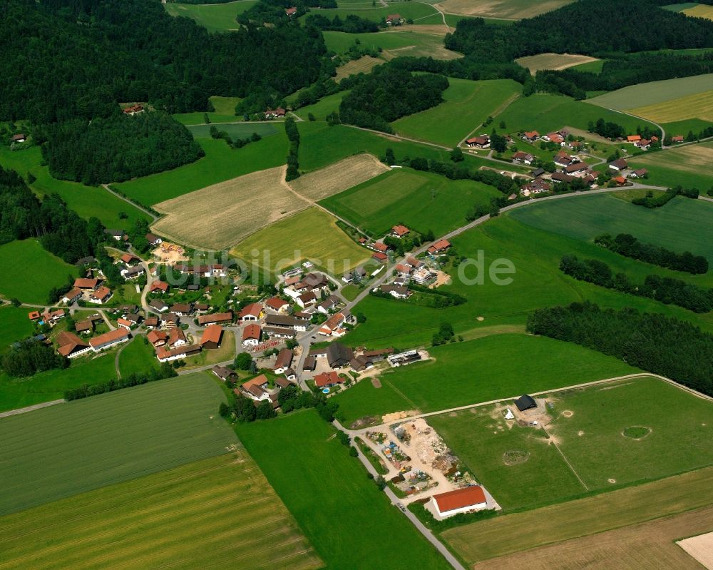 Luftbild Irschenbach - Dorfkern am Feldrand in Irschenbach im Bundesland Bayern, Deutschland