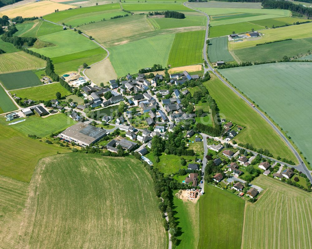 Luftbild Isaar - Dorfkern am Feldrand in Isaar im Bundesland Bayern, Deutschland