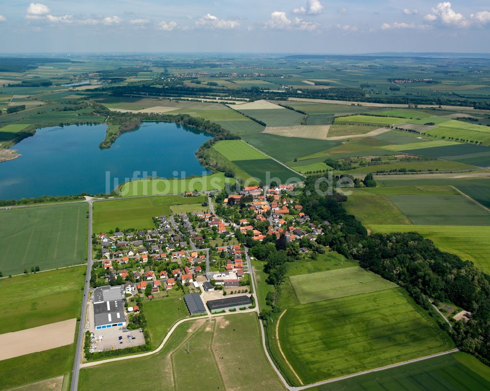 Luftaufnahme Isingerode - Dorfkern am Feldrand in Isingerode im Bundesland Niedersachsen, Deutschland