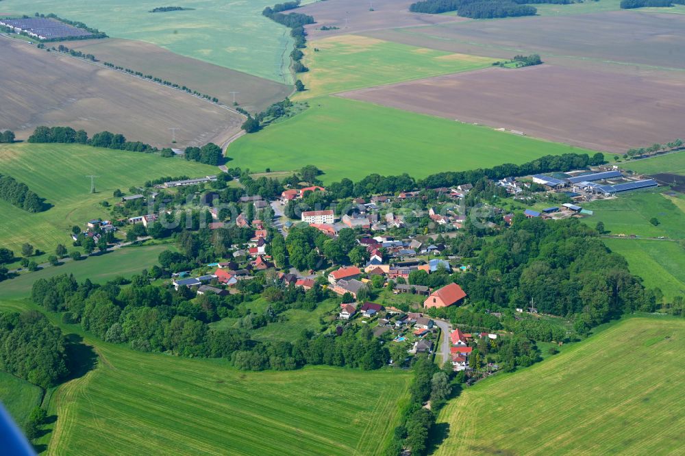 Luftaufnahme Jabel - Dorfkern am Feldrand in Jabel im Bundesland Brandenburg, Deutschland