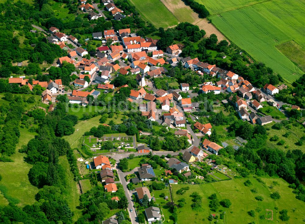 Luftaufnahme Jakobsweiler - Dorfkern am Feldrand in Jakobsweiler im Bundesland Rheinland-Pfalz, Deutschland