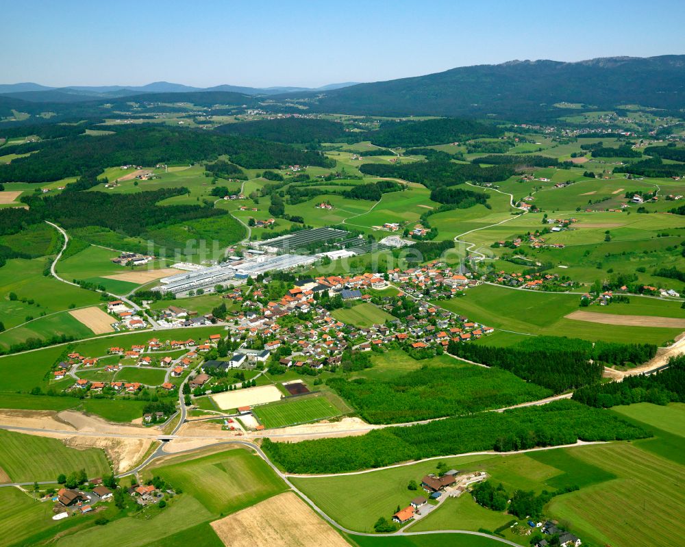 Luftbild Jandelsbrunn - Dorfkern am Feldrand in Jandelsbrunn im Bundesland Bayern, Deutschland