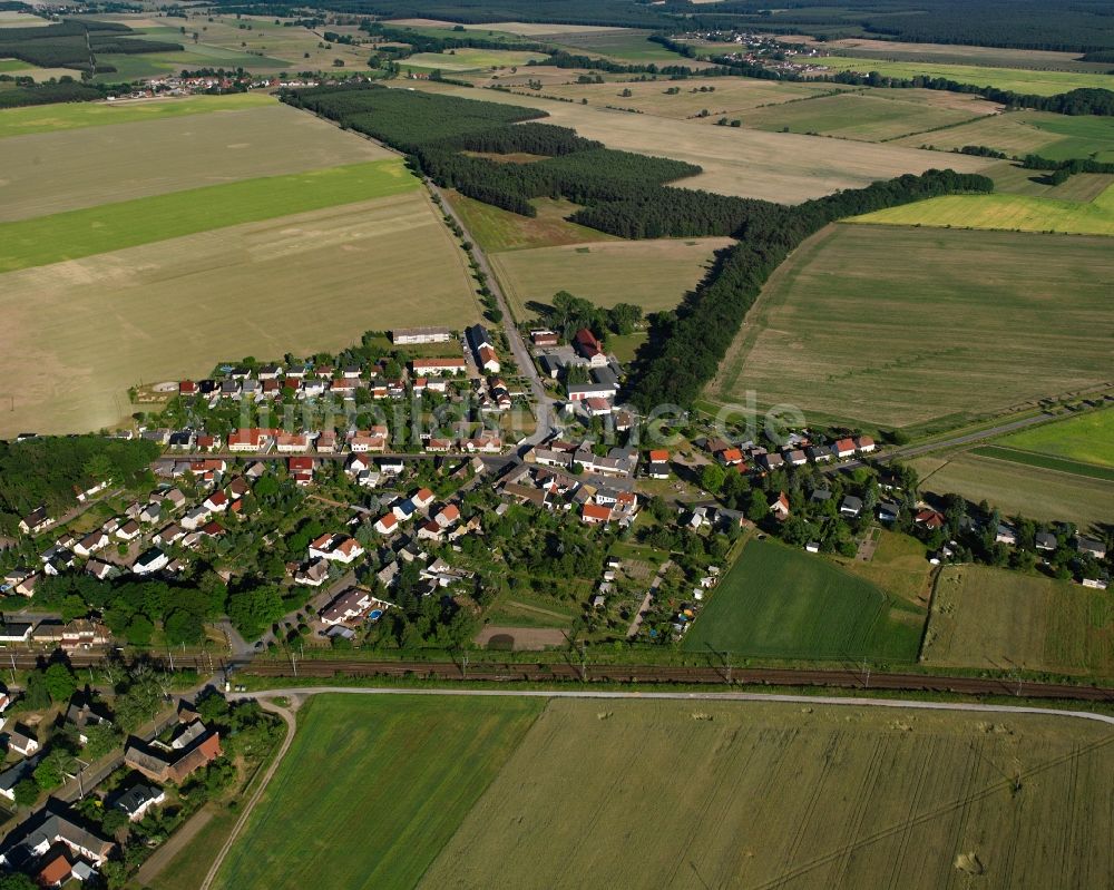 Luftbild Jeber-Bergfrieden - Dorfkern am Feldrand in Jeber-Bergfrieden im Bundesland Sachsen-Anhalt, Deutschland