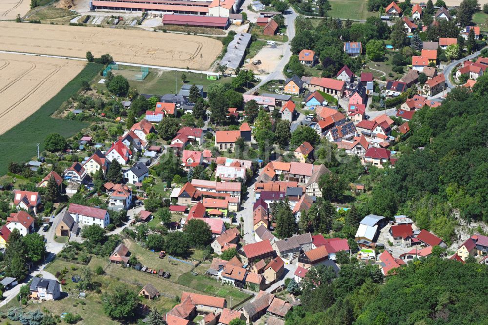 Jenaprießnitz aus der Vogelperspektive: Dorfkern am Feldrand in Jenaprießnitz im Bundesland Thüringen, Deutschland