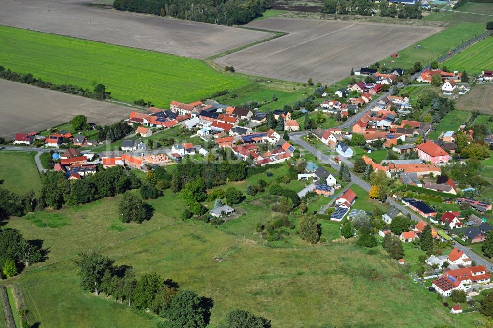 Luftbild Jerchel - Dorfkern am Feldrand in Jerchel im Bundesland Sachsen-Anhalt, Deutschland