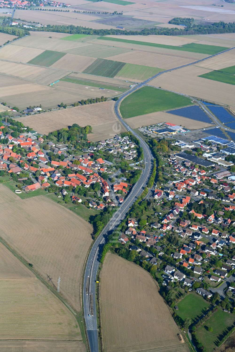 Luftaufnahme Jerstedt - Dorfkern am Feldrand in Jerstedt im Bundesland Niedersachsen, Deutschland