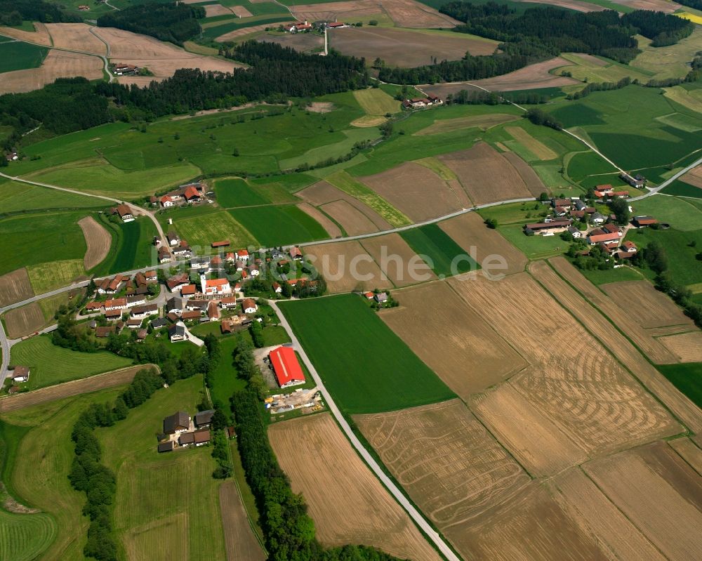 Jägerndorf von oben - Dorfkern am Feldrand in Jägerndorf im Bundesland Bayern, Deutschland