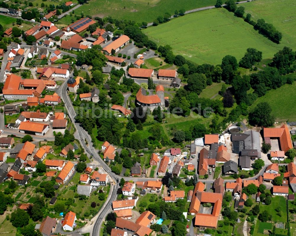 Luftbild Jühnde - Dorfkern am Feldrand in Jühnde im Bundesland Niedersachsen, Deutschland