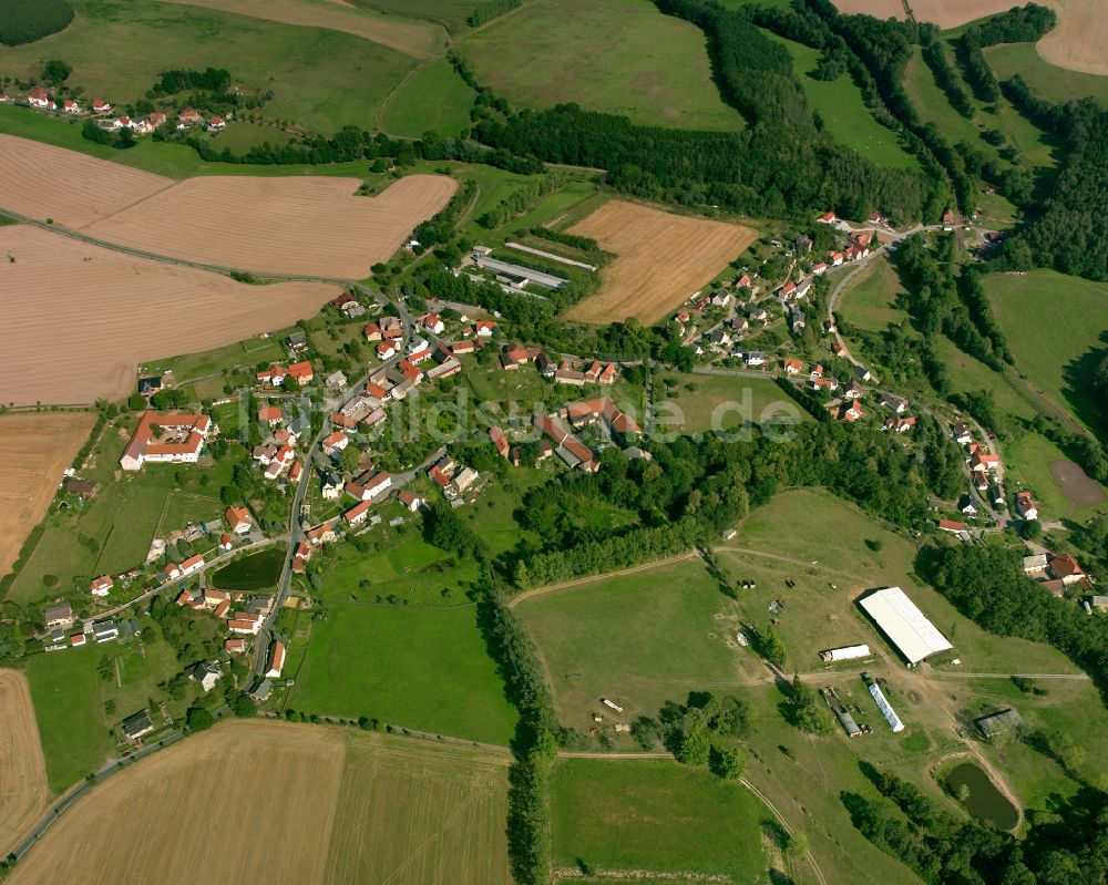 Luftaufnahme Jährig - Dorfkern am Feldrand in Jährig im Bundesland Thüringen, Deutschland