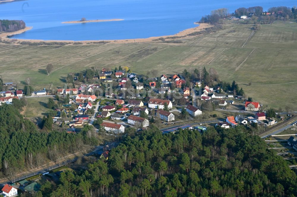 Joachimsthal aus der Vogelperspektive: Dorfkern am Feldrand in Joachimsthal im Bundesland Brandenburg, Deutschland