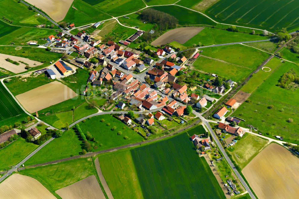 Järkendorf von oben - Dorfkern am Feldrand in Järkendorf im Bundesland Bayern, Deutschland