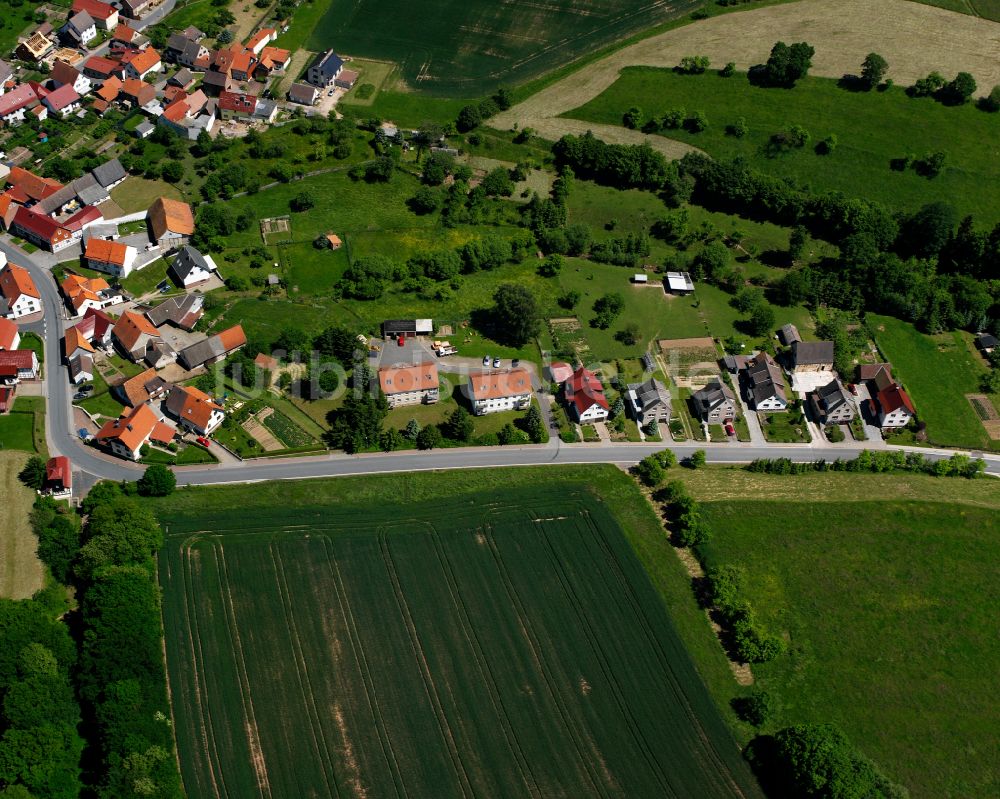 Luftbild Jützenbach - Dorfkern am Feldrand in Jützenbach im Bundesland Thüringen, Deutschland