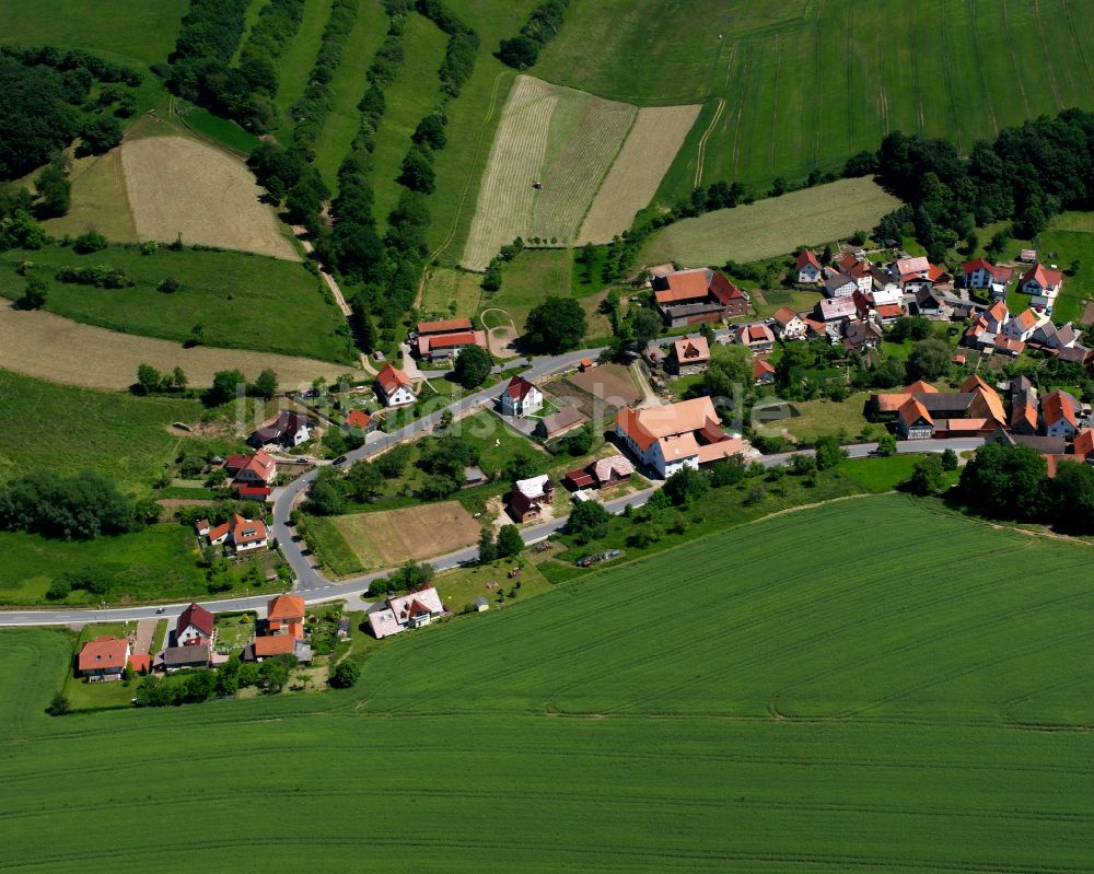 Jützenbach von oben - Dorfkern am Feldrand in Jützenbach im Bundesland Thüringen, Deutschland