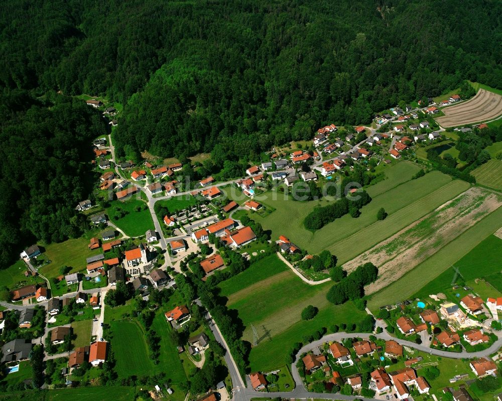 Luftaufnahme Julbach - Dorfkern am Feldrand in Julbach im Bundesland Bayern, Deutschland