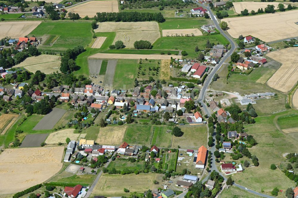 Luftbild Kakau - Dorfkern am Feldrand in Kakau im Bundesland Sachsen-Anhalt, Deutschland