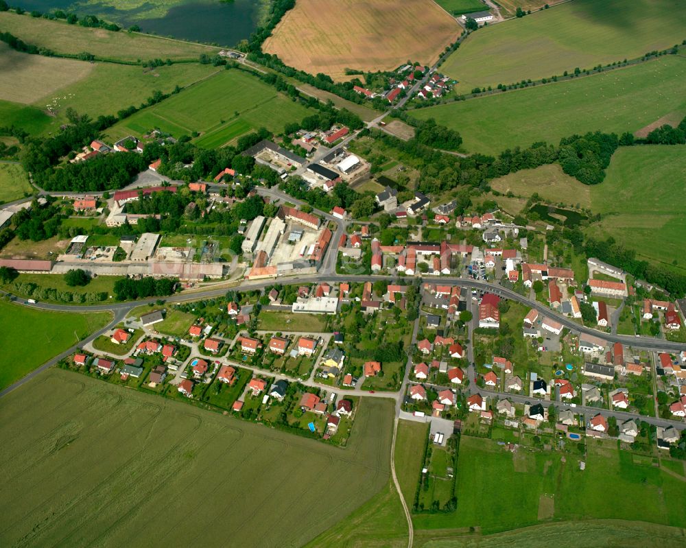 Kalkreuth aus der Vogelperspektive: Dorfkern am Feldrand in Kalkreuth im Bundesland Sachsen, Deutschland