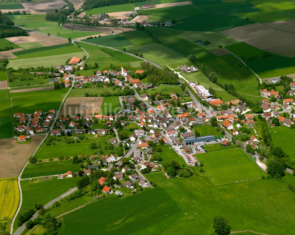 Kanzach aus der Vogelperspektive: Dorfkern am Feldrand in Kanzach im Bundesland Baden-Württemberg, Deutschland