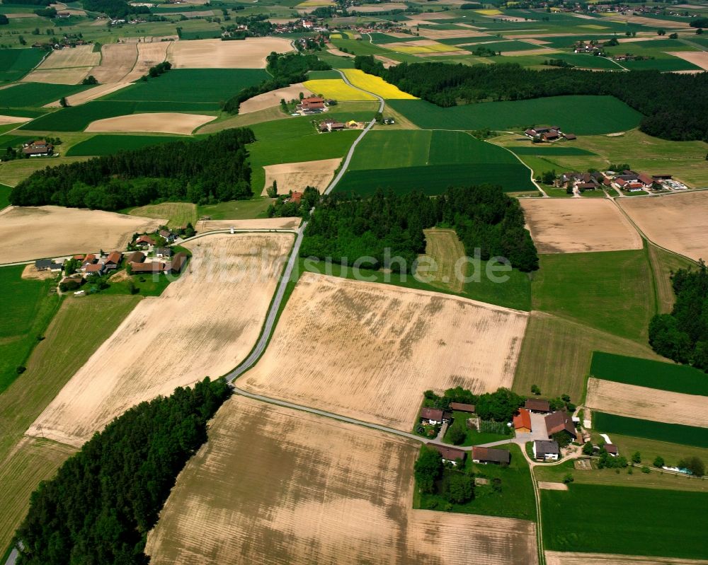 Luftaufnahme Kapfing - Dorfkern am Feldrand in Kapfing im Bundesland Bayern, Deutschland