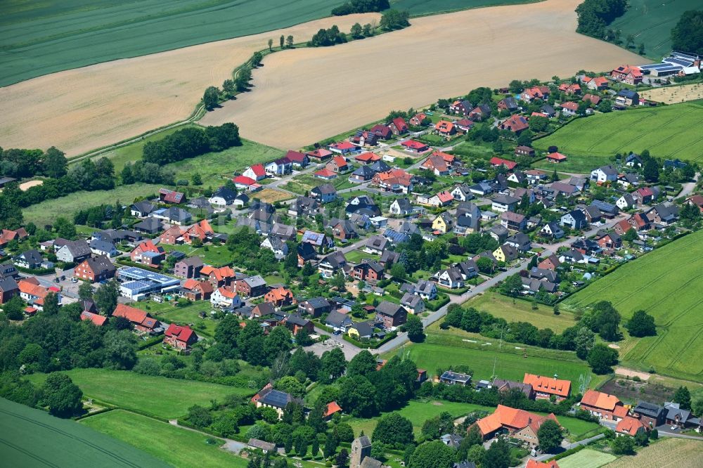 Kathrinhagen von oben - Dorfkern am Feldrand in Kathrinhagen im Bundesland Niedersachsen, Deutschland