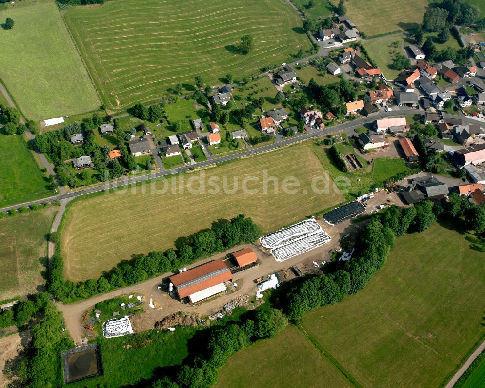 Kaulstoß aus der Vogelperspektive: Dorfkern am Feldrand in Kaulstoß im Bundesland Hessen, Deutschland