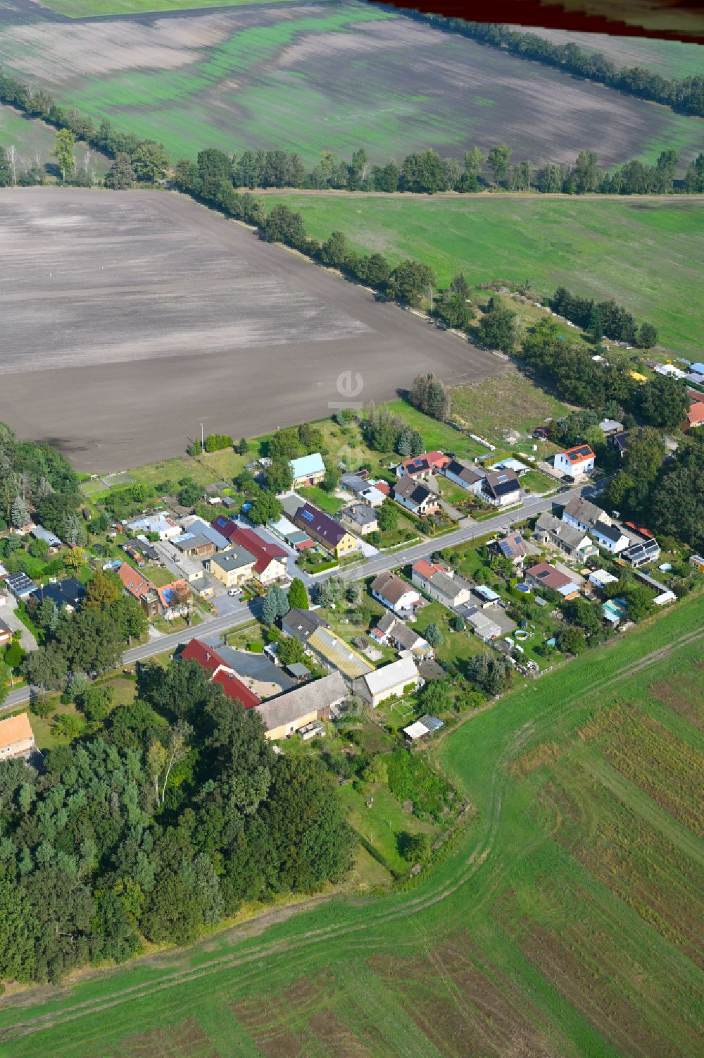 Kaupen aus der Vogelperspektive: Dorfkern am Feldrand in Kaupen im Bundesland Brandenburg, Deutschland