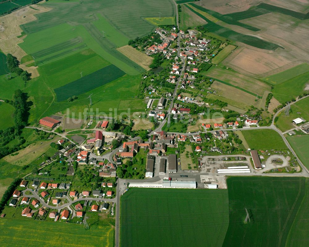 Köckritz aus der Vogelperspektive: Dorfkern am Feldrand in Köckritz im Bundesland Thüringen, Deutschland