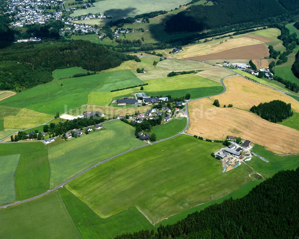 Kemlas von oben - Dorfkern am Feldrand in Kemlas im Bundesland Bayern, Deutschland