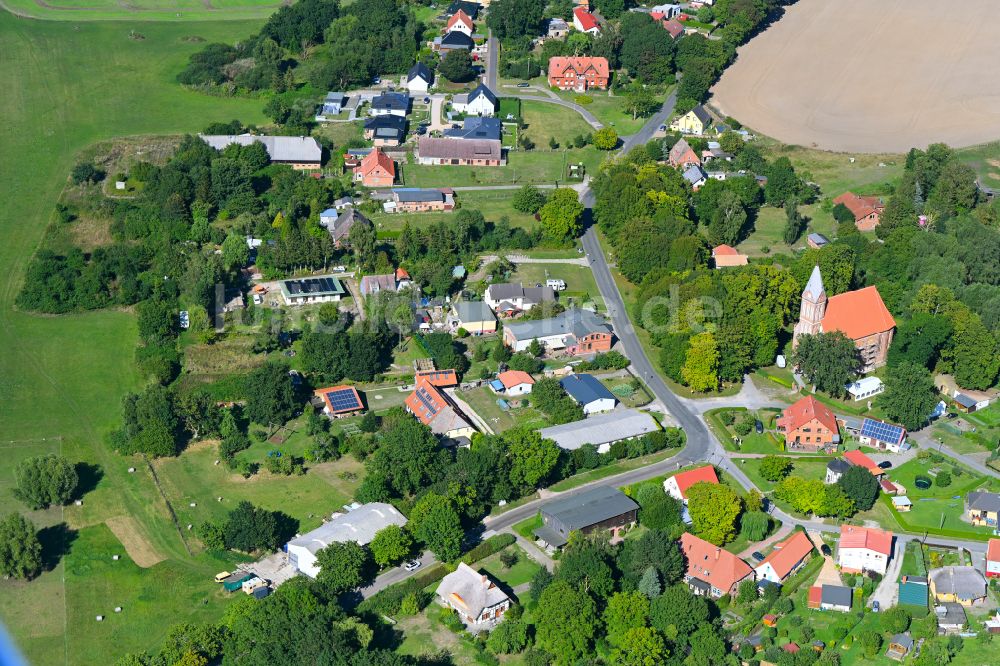 Luftbild Kenz - Dorfkern am Feldrand in Kenz im Bundesland Mecklenburg-Vorpommern, Deutschland