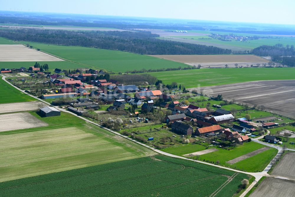 Luftaufnahme Kerkuhn - Dorfkern am Feldrand in Kerkuhn im Bundesland Sachsen-Anhalt, Deutschland