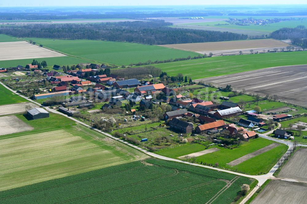 Kerkuhn von oben - Dorfkern am Feldrand in Kerkuhn im Bundesland Sachsen-Anhalt, Deutschland