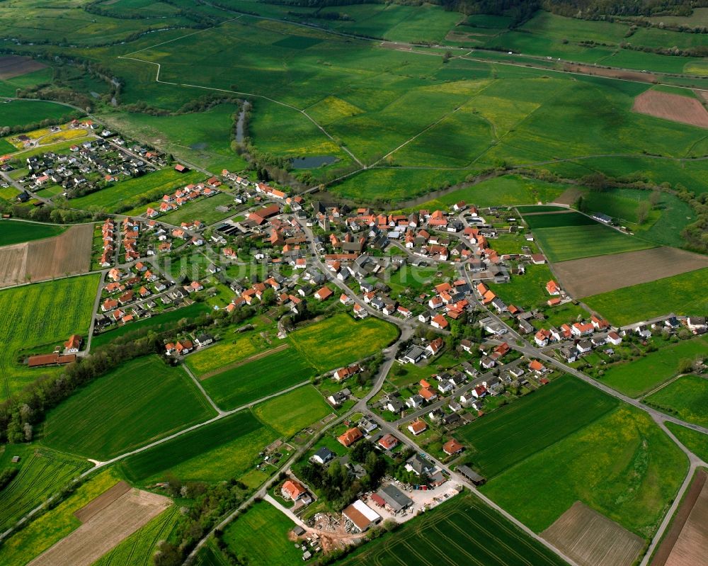 Luftbild Kerspenhausen - Dorfkern am Feldrand in Kerspenhausen im Bundesland Hessen, Deutschland