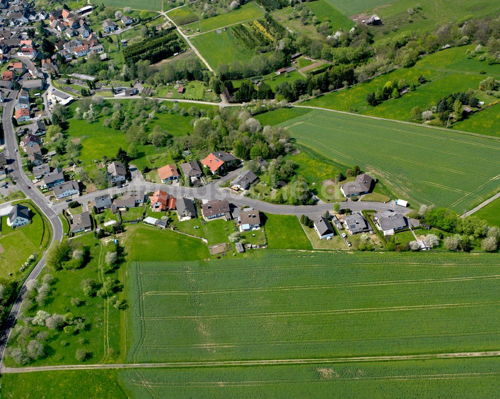 Kesselbach aus der Vogelperspektive: Dorfkern am Feldrand in Kesselbach im Bundesland Hessen, Deutschland