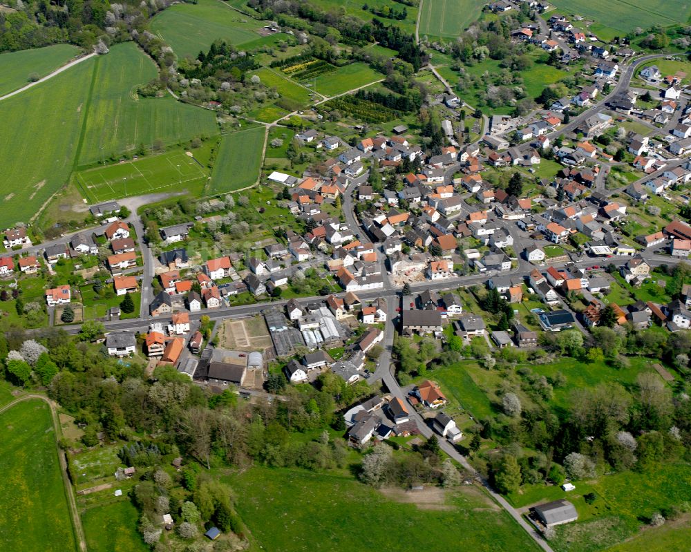 Luftaufnahme Kesselbach - Dorfkern am Feldrand in Kesselbach im Bundesland Hessen, Deutschland