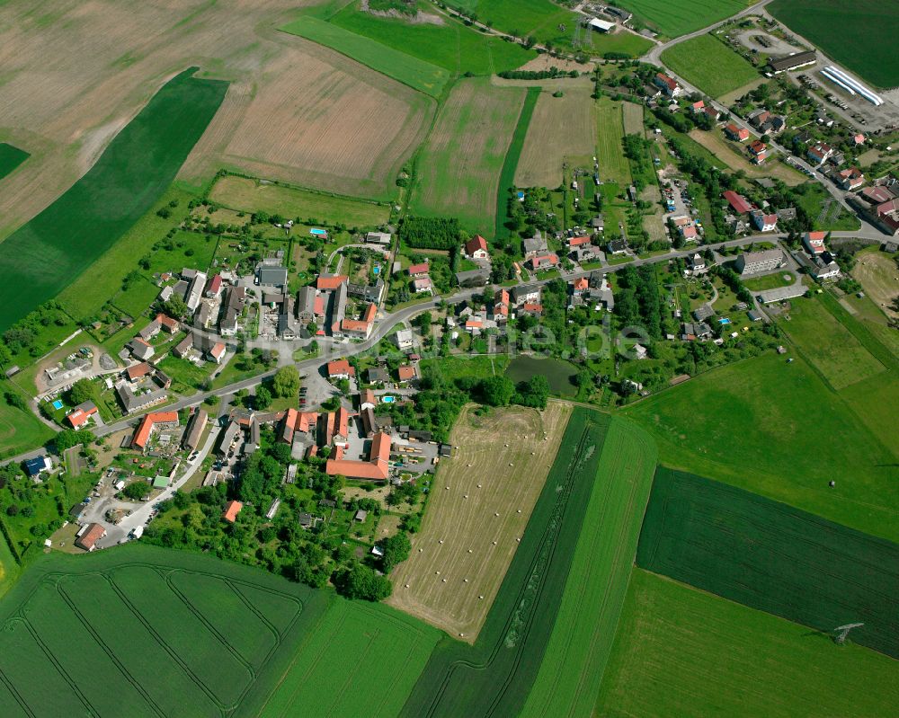 Köfeln von oben - Dorfkern am Feldrand in Köfeln im Bundesland Thüringen, Deutschland