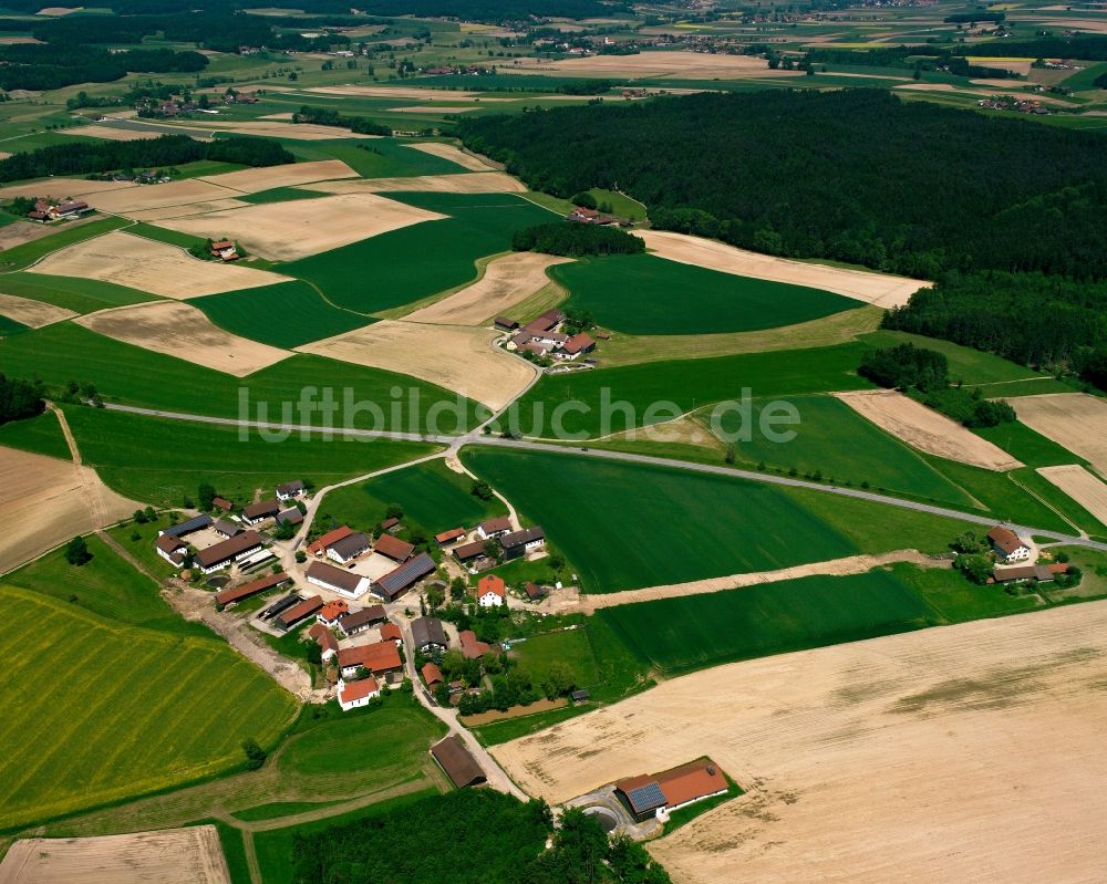 Luftbild Kühbach - Dorfkern am Feldrand in Kühbach im Bundesland Bayern, Deutschland