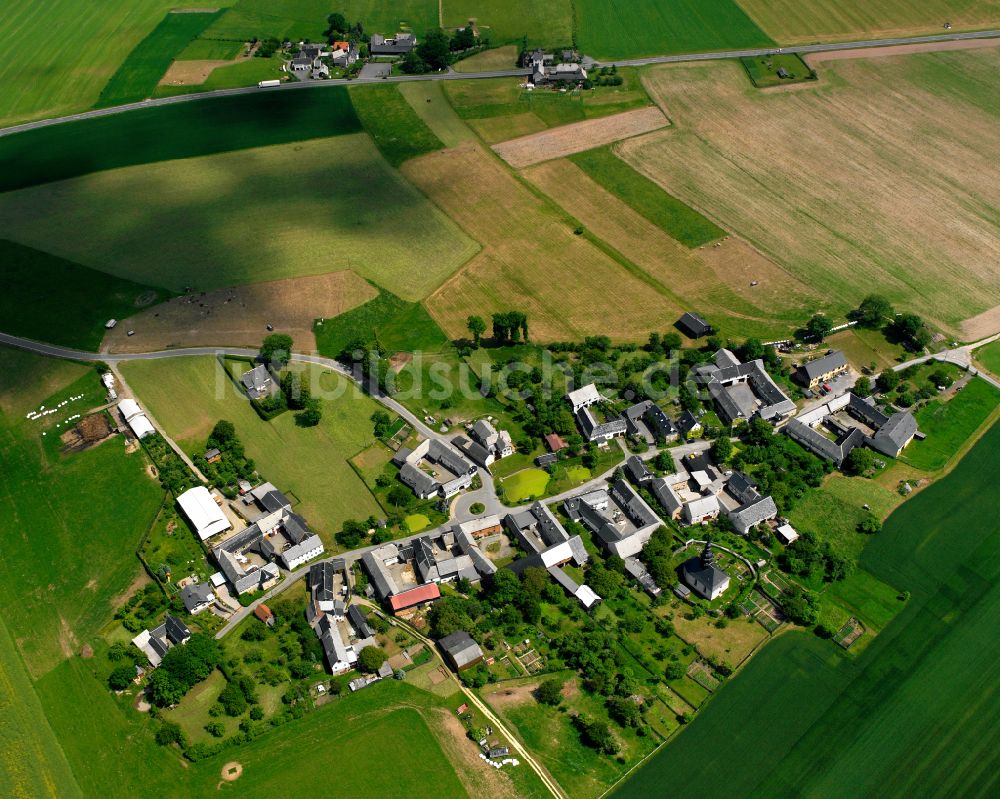 Luftaufnahme Kühdorf - Dorfkern am Feldrand in Kühdorf im Bundesland Thüringen, Deutschland